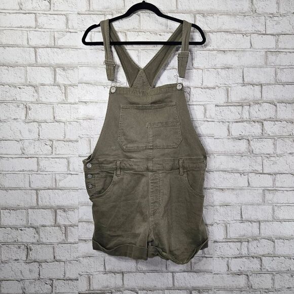 Cute bib overalls - Picture 1 of 12